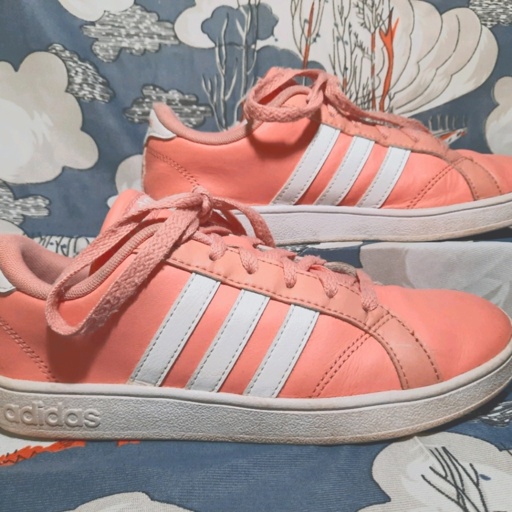Adidas Baseline - Youth Girls size 4